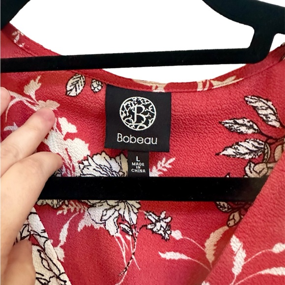Bobeau short sleeve red floral wrap top w/ front clasp - Picture 3 of 4